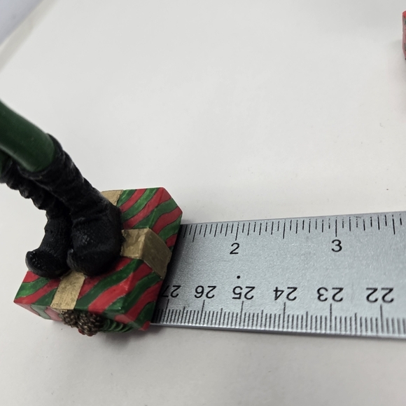 Christmas Decoration Two Santas Resin Standing On Presents 6 Inches Holiday - Picture 9 of 9